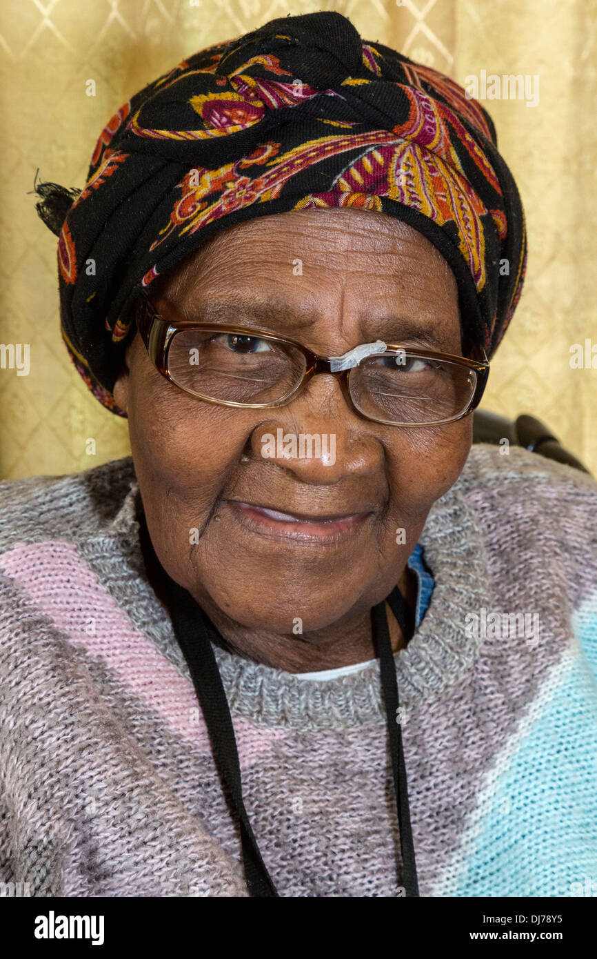 old-african-woman-banque-de-photographies-et-d-images-haute