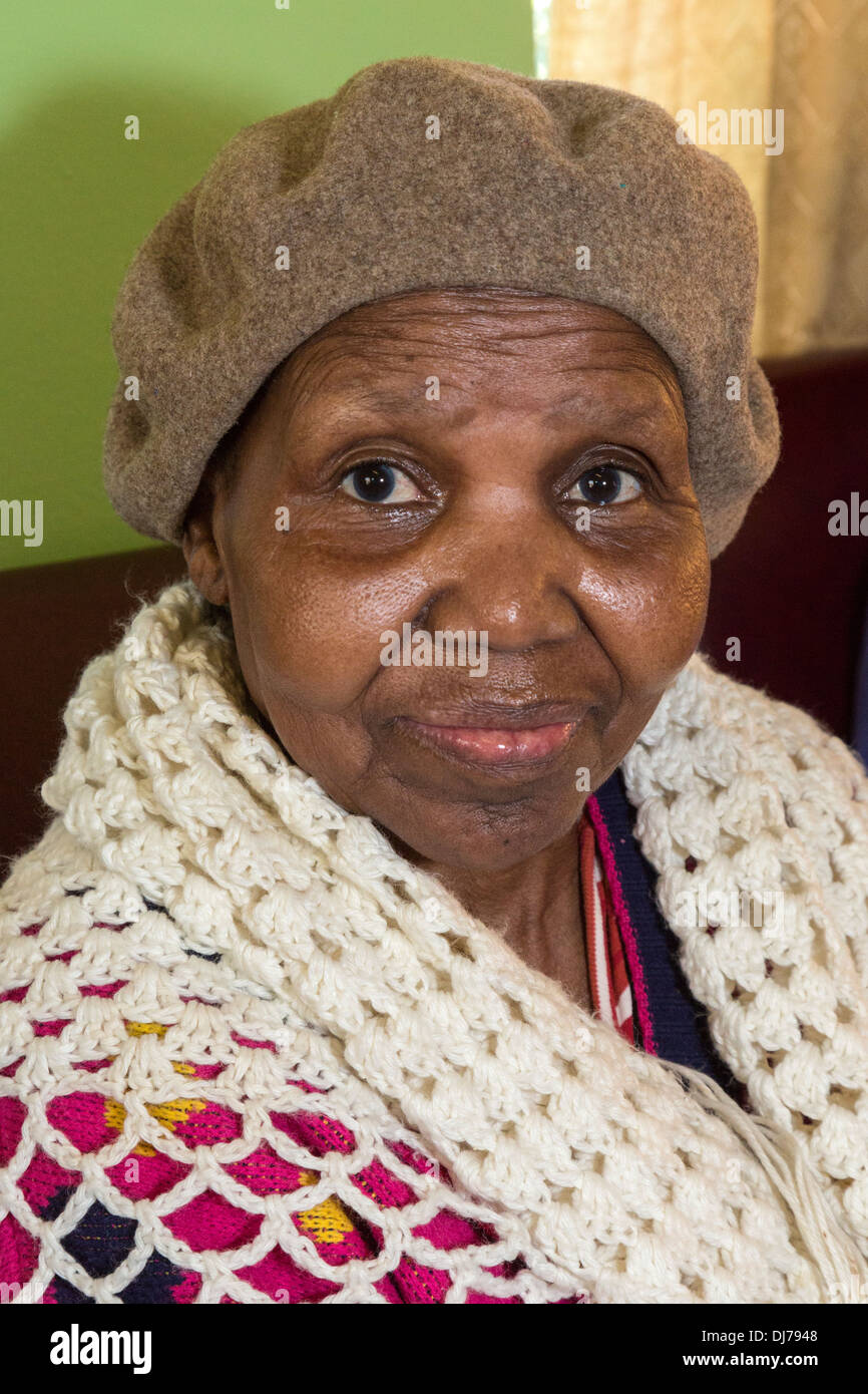 L'Afrique du Sud, Cape Town. Personnes âgées femme sud-africaine de l'Ethnie Xhosa. Banque D'Images