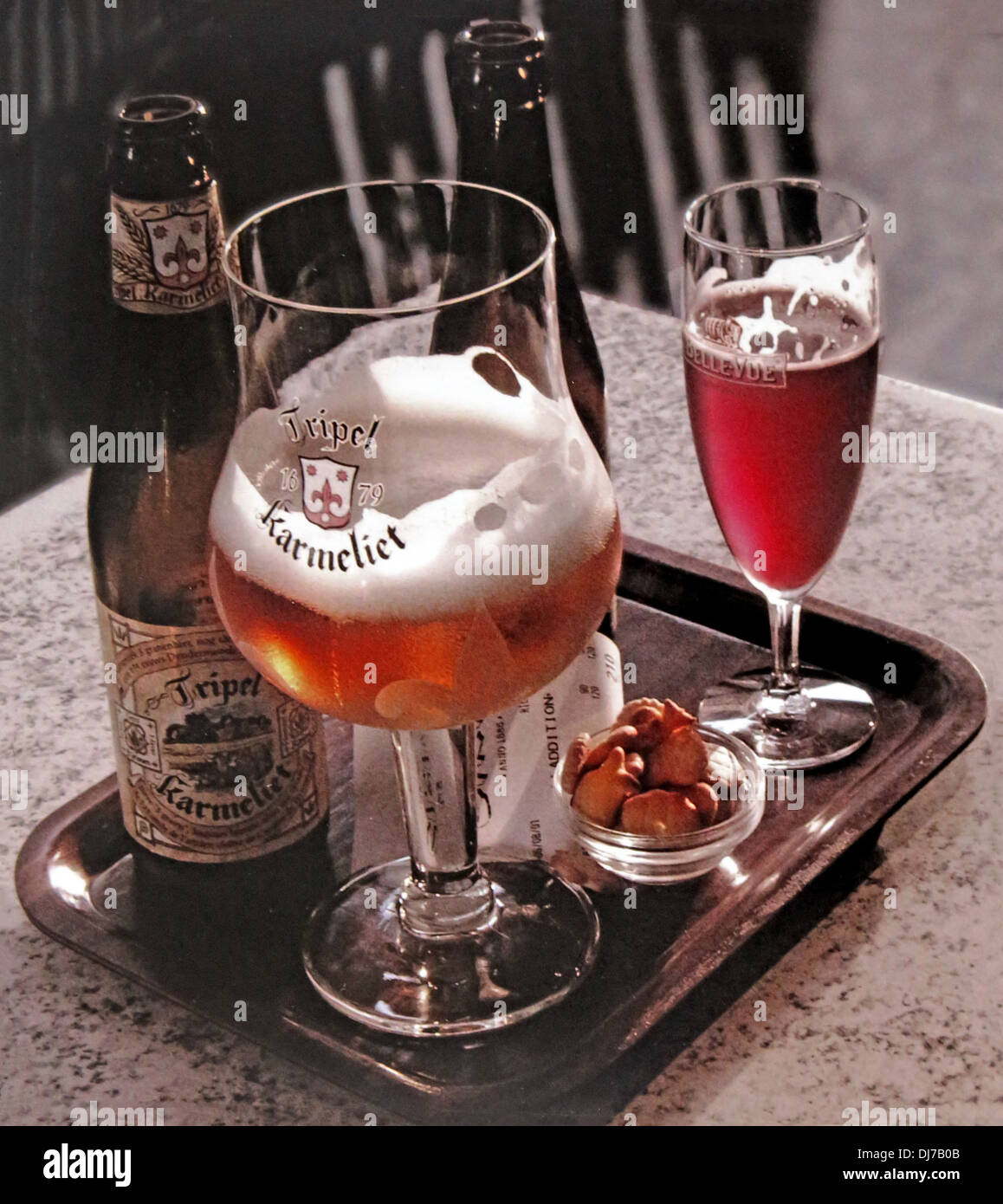 Un magasin de bières belges Karmelite en bouteille et Framboise Banque D'Images
