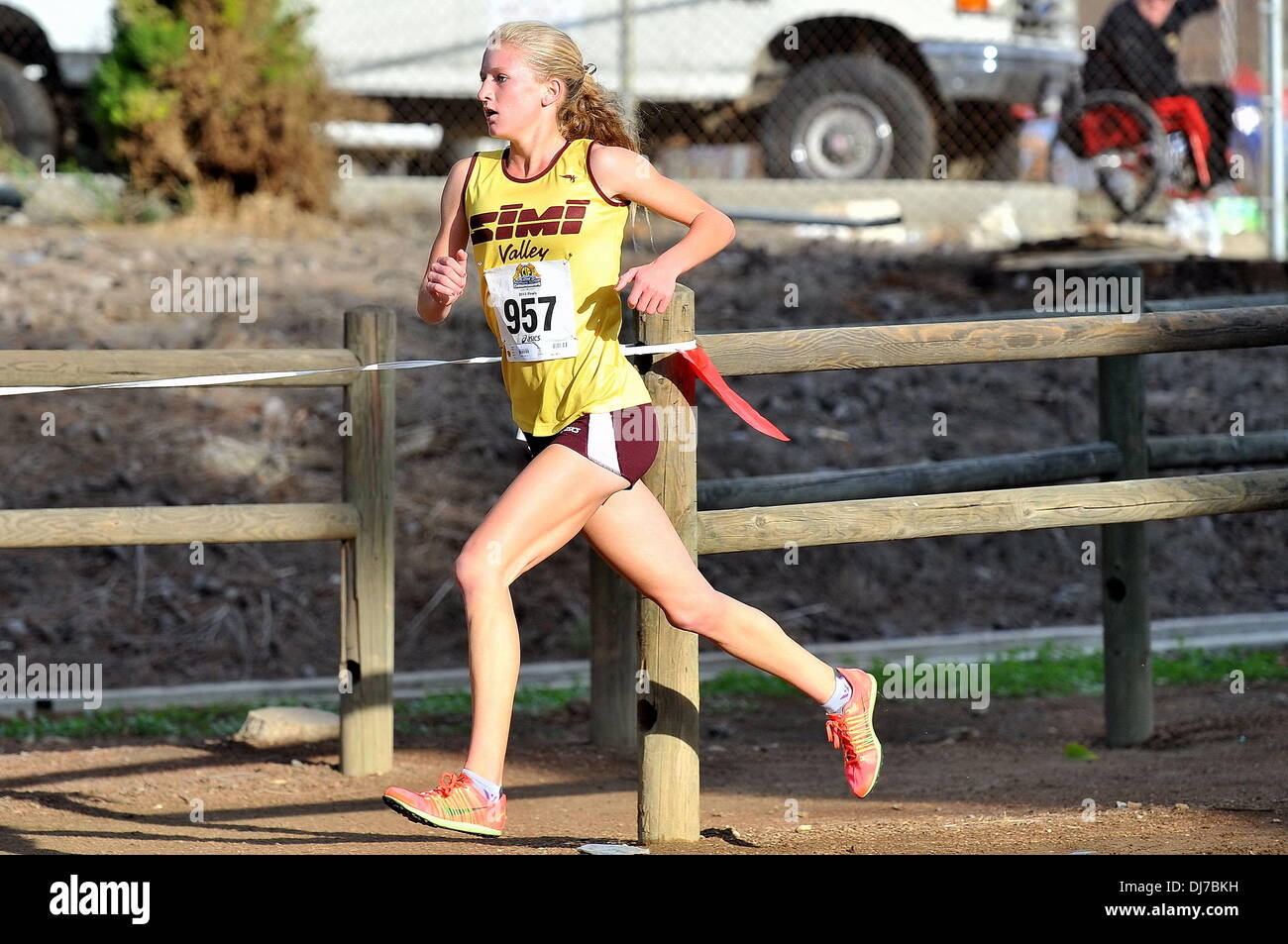 23 novembre 2013 Noyer, CA.Simi Valley High School's Sarah Baxter, un des meilleurs coureurs de filles dans la nation, s'exécute à son quatrième PRIX CAF-Section Sud finale championnat avec un temps de 16:21 à Mt. San Antonio College en noyer, en Californie. Baxter, qui a annoncé la semaine dernière, elle va à l'Université de l'Oregon, a mené son équipe à la section sud-CAF championnat Division 2 et s'exécute dans l'État CAF Rencontrez le Samedi, 30 novembre à Woodward Park à Fresno, Californie. Josh Thompson/Cal Sport Media Banque D'Images