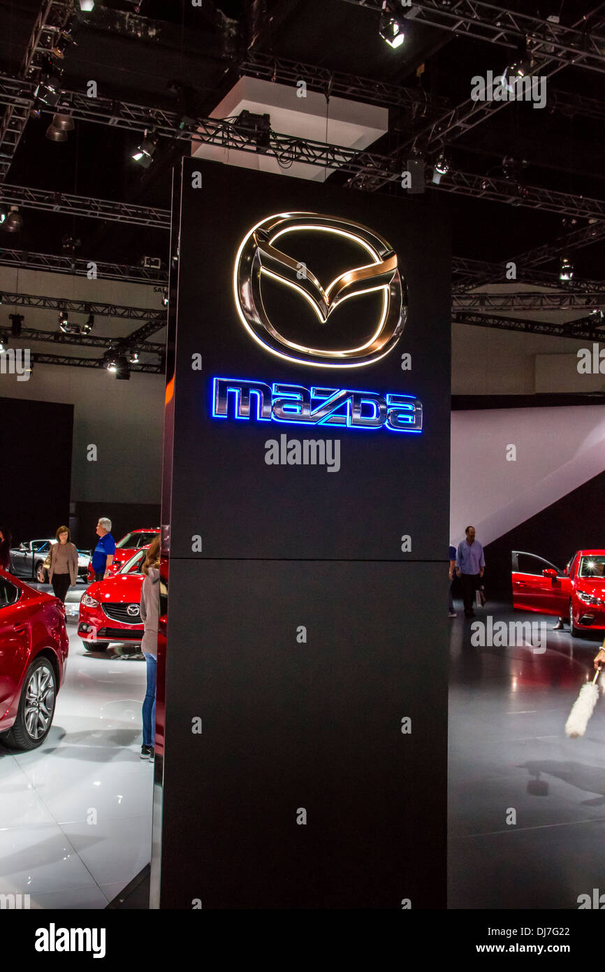 Logo Mazda au 2013 Los Angeles International Auto Show Banque D'Images