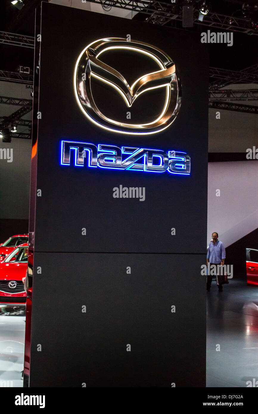 Logo Mazda au 2013 Los Angeles International Auto Show Banque D'Images