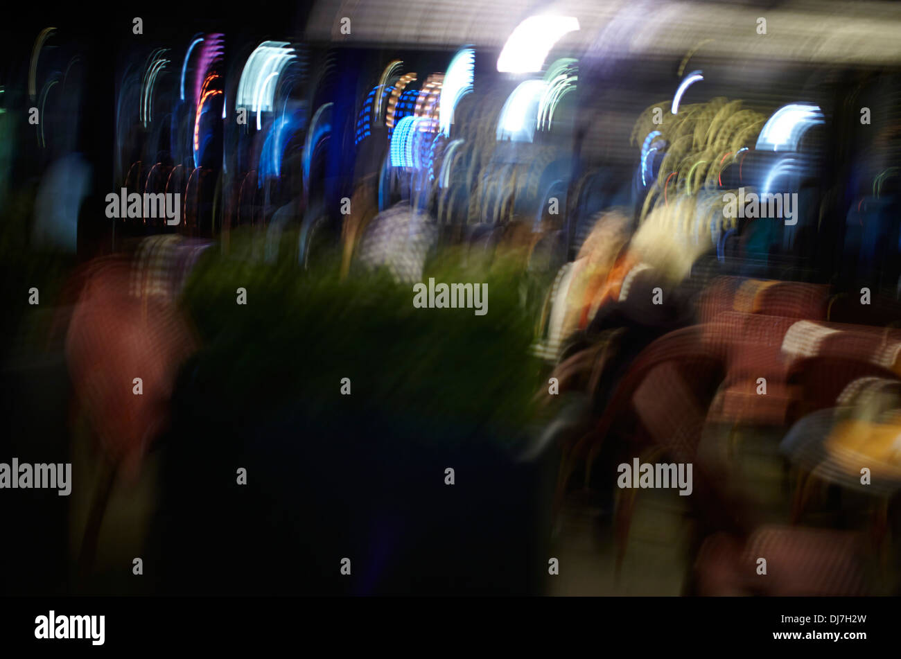 Couleurs café nuit à Paris moving image Banque D'Images