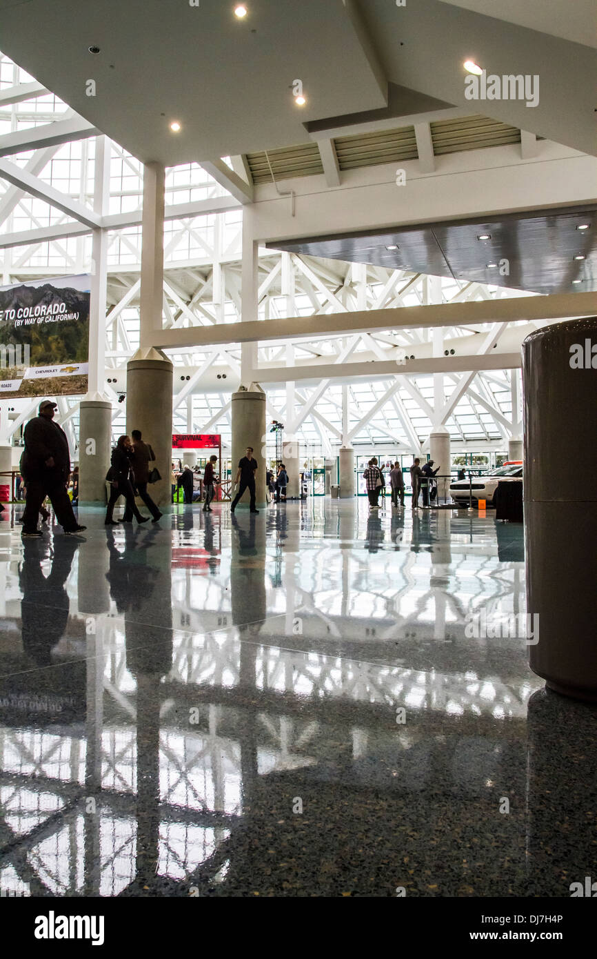 Le hall du Los Angeles Convention Centre, dans le 2013 Los Angeles International Auto Show Banque D'Images