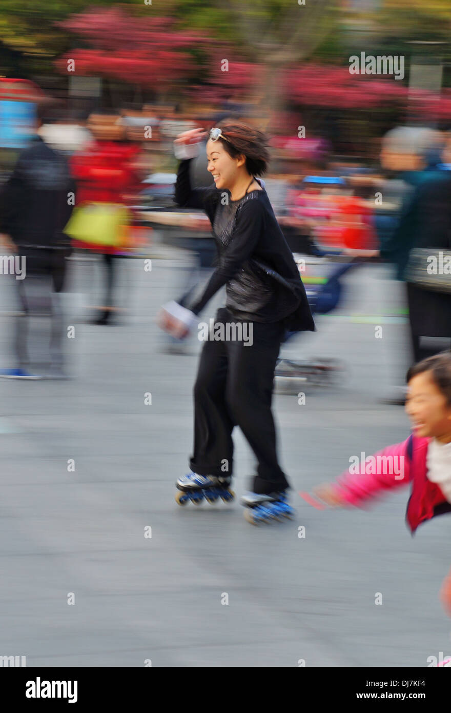 Rollers fille à Shanghai, Chine Banque D'Images