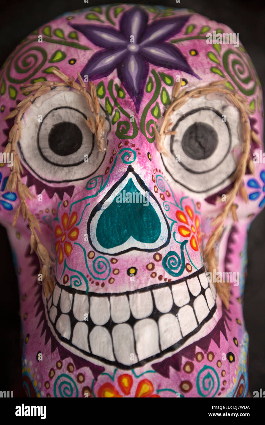 Un crâne décore Azucena Zapoteca restaurant pendant la journée de la mort à San Martin Tilcajete, Oaxaca, Mexique Banque D'Images