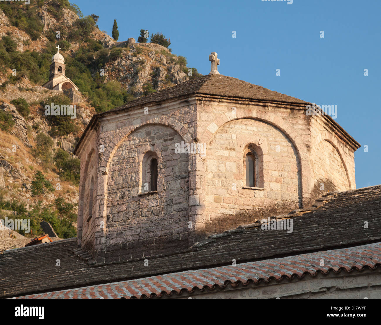 Dôme de vieille église orthodoxe à Kotor, Monténégro Banque D'Images
