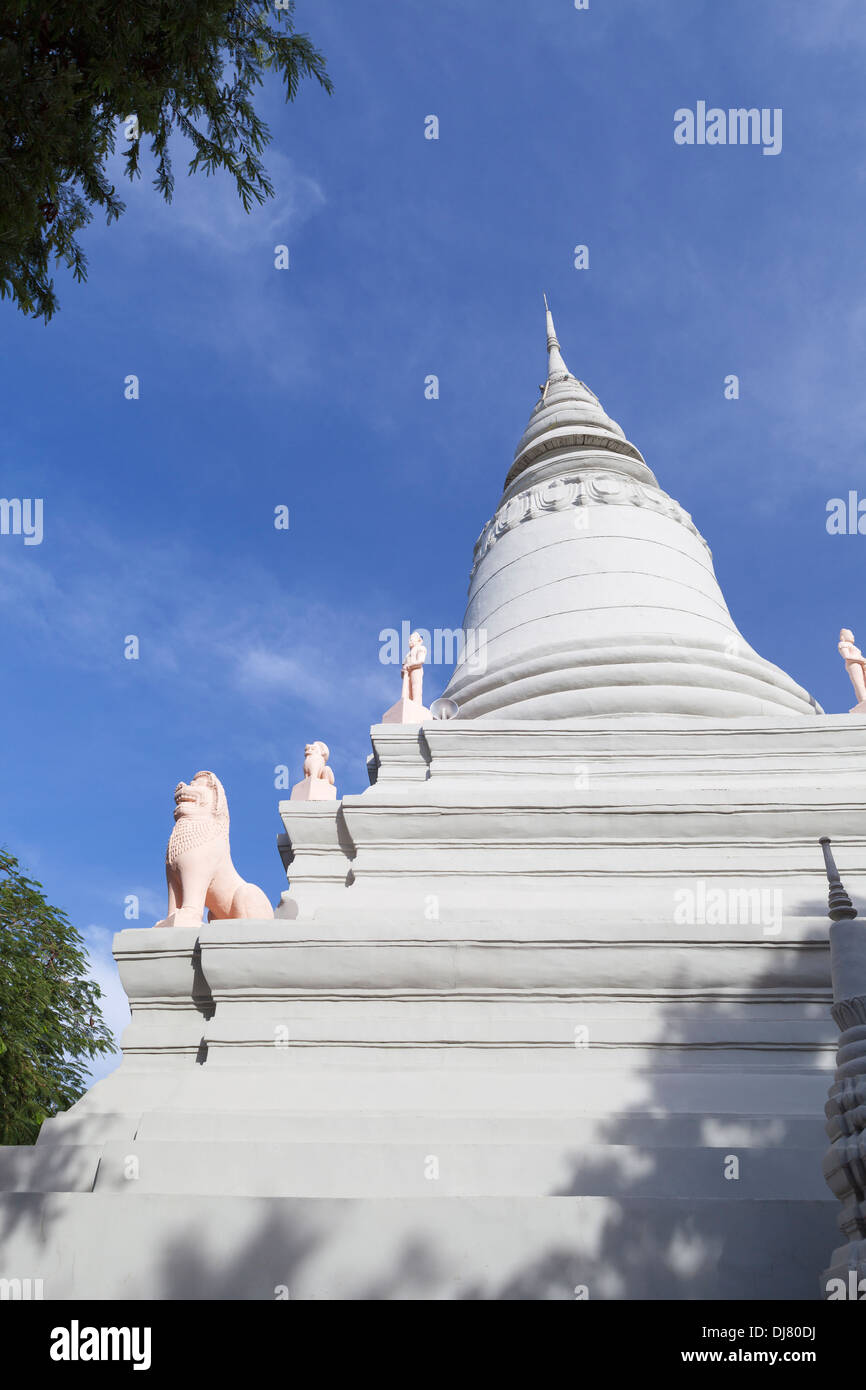 Le stupa principal à Wat Phnom, Phnom Penh, Cambodge Banque D'Images