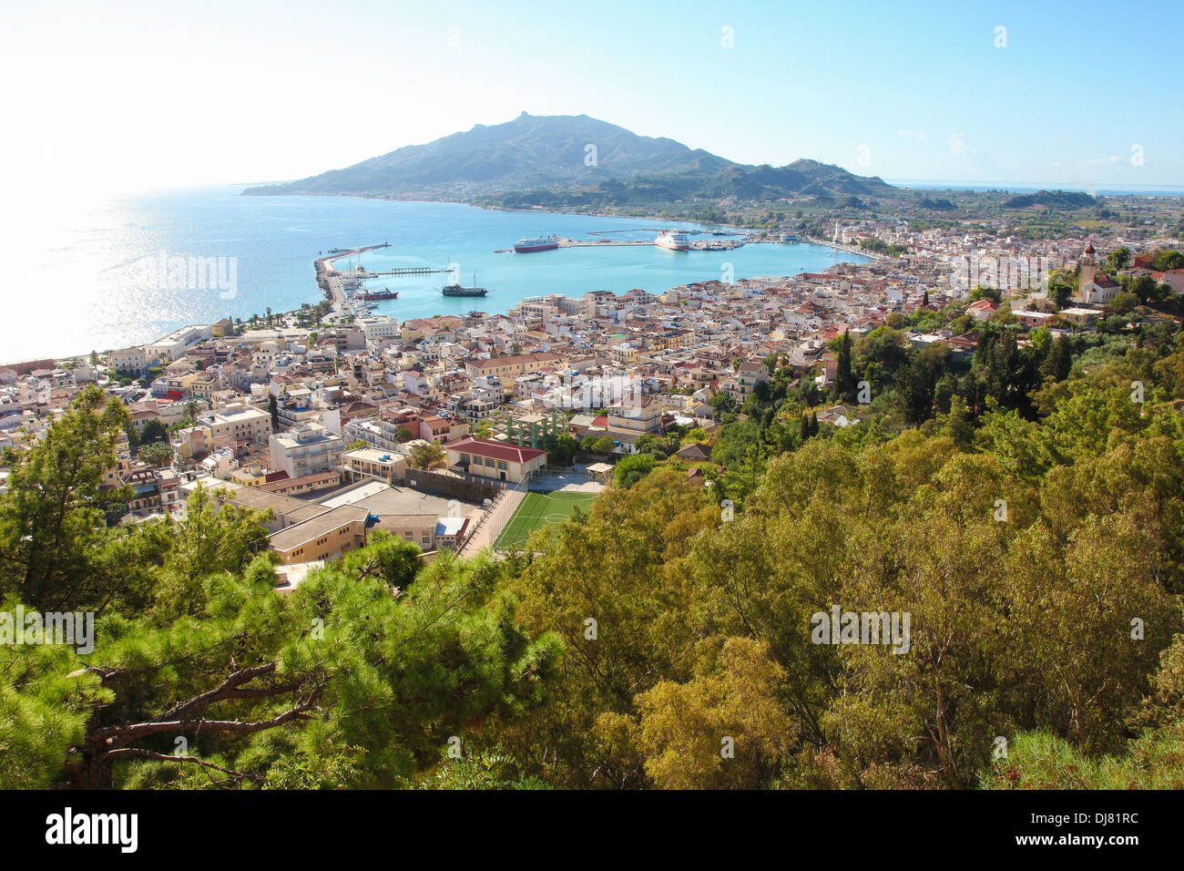 Vue sur la ville de Zakynthos, capitale de l'île de Zakynthos en mer Ionienne, en Grèce. Zakynthos est une célèbre destination touristique. Banque D'Images