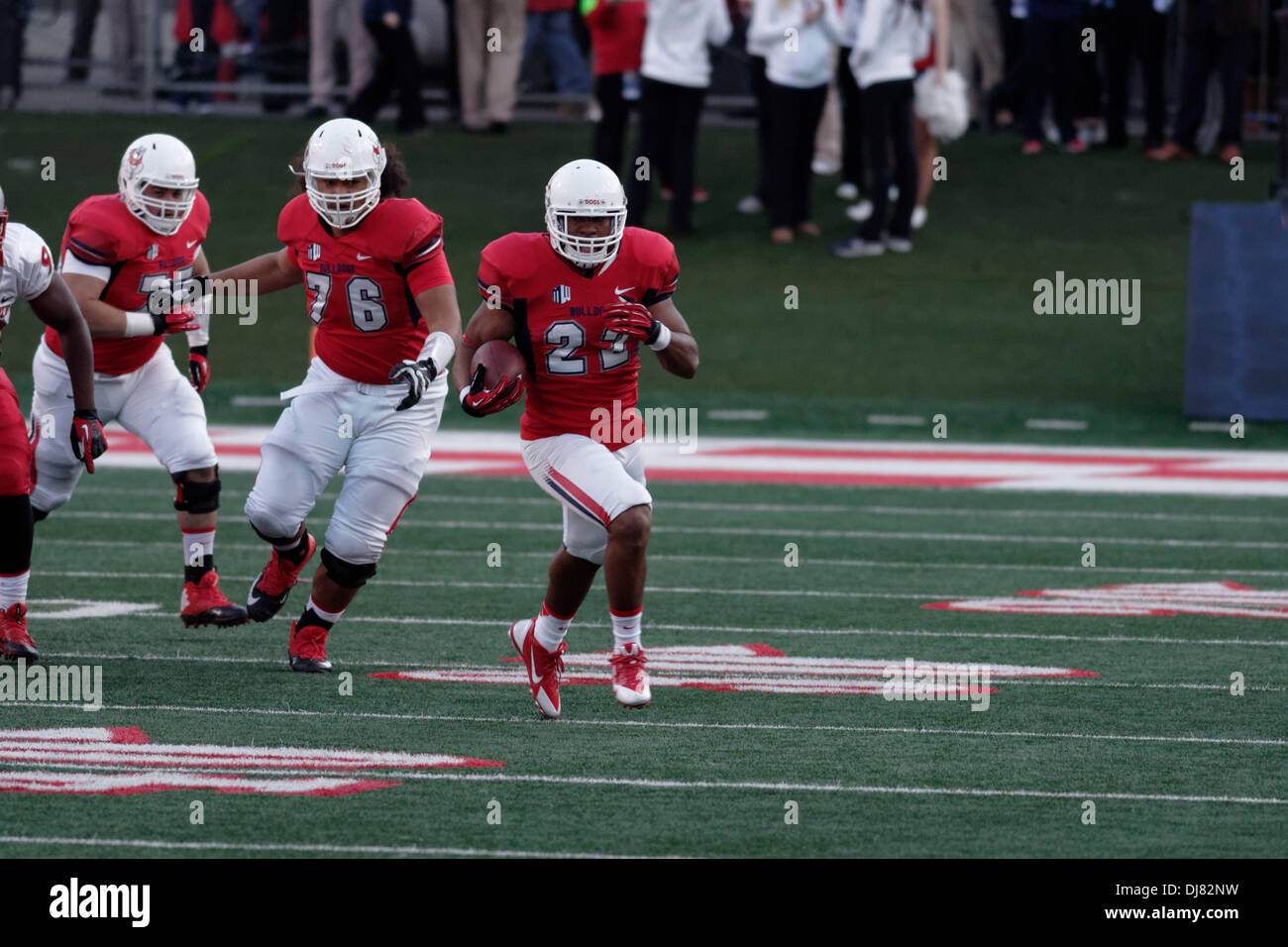 Le 12 décembre, 2012 - 23 novembre 2013 Fresno, CA - Fresno State running back Malique Micenheimer (# 22) dans le jeu entre le Nouveau Mexique et les Lobos Fresno State Bulldogs à Bulldog Stadium à Fresno, CA. Fresno State a gagné le match 69 à 28. Banque D'Images