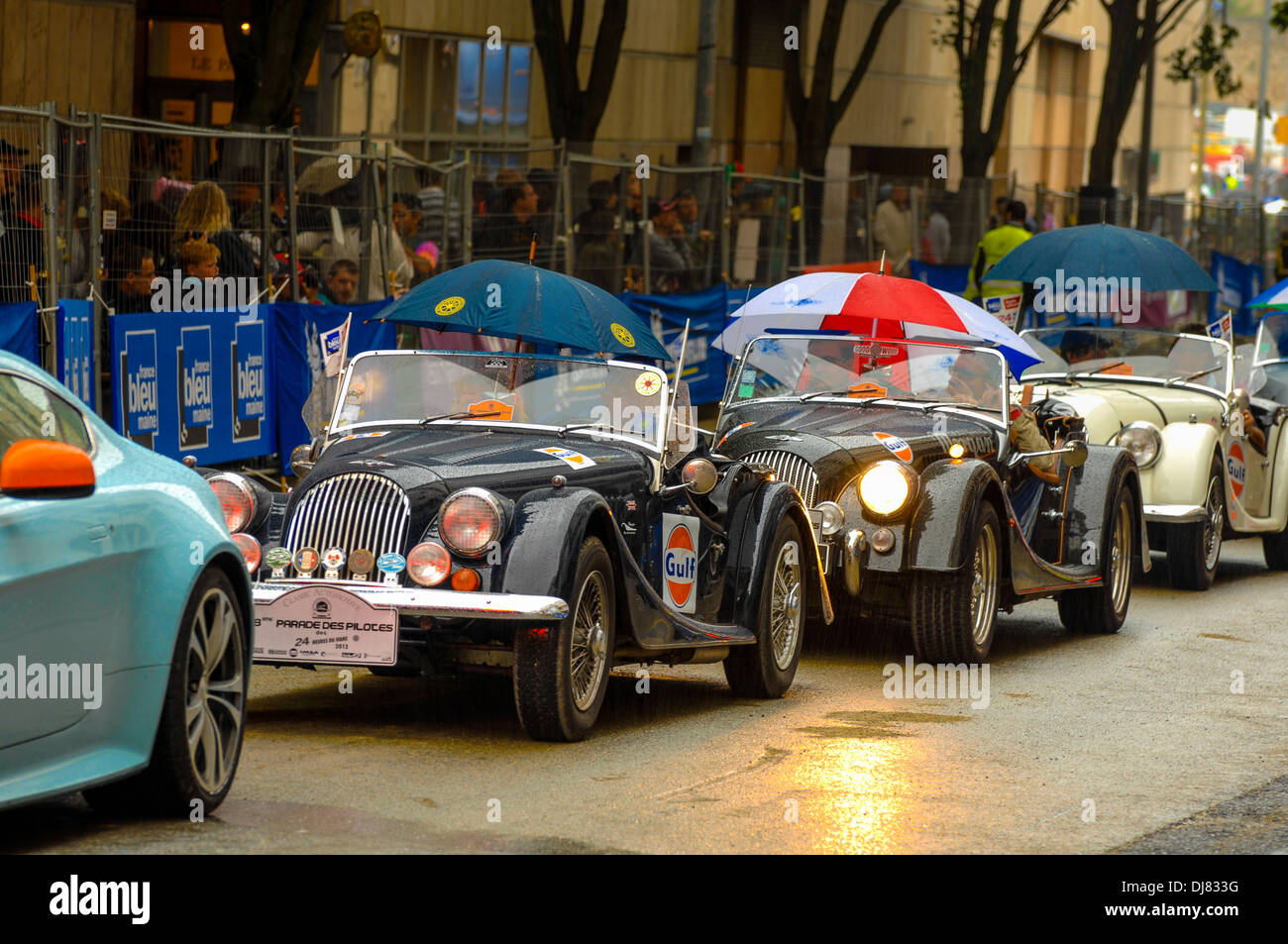 Parade des pilotes des 24 Heures du Mans Classic car racing sports France Banque D'Images