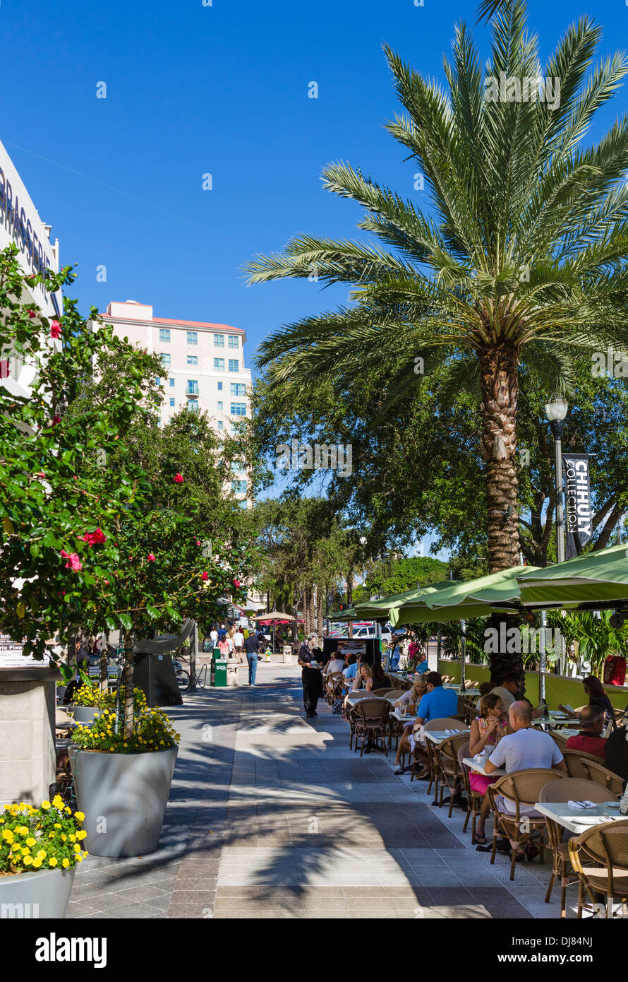 La Brasserie Américaine Cassis au coin de Beach Drive NW et 2e Avenue au centre-ville de St Petersburg, Florida, USA Banque D'Images