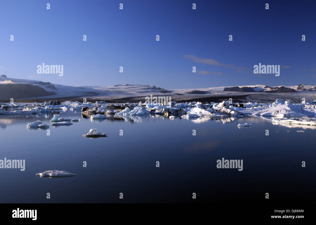 Vêlage des icebergs Jokulsarlon Glacier dans le Parc National de Vatnajökull, lagune, l'Islande Banque D'Images