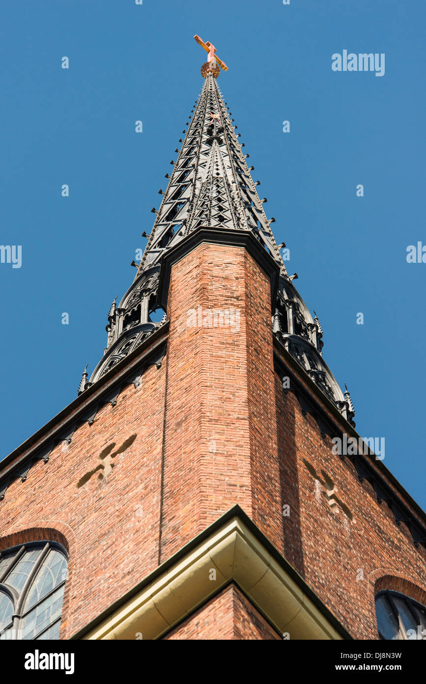 Tour de la vieille église (Riddarholmskyrkan) à Stockholm, en Suède. Banque D'Images