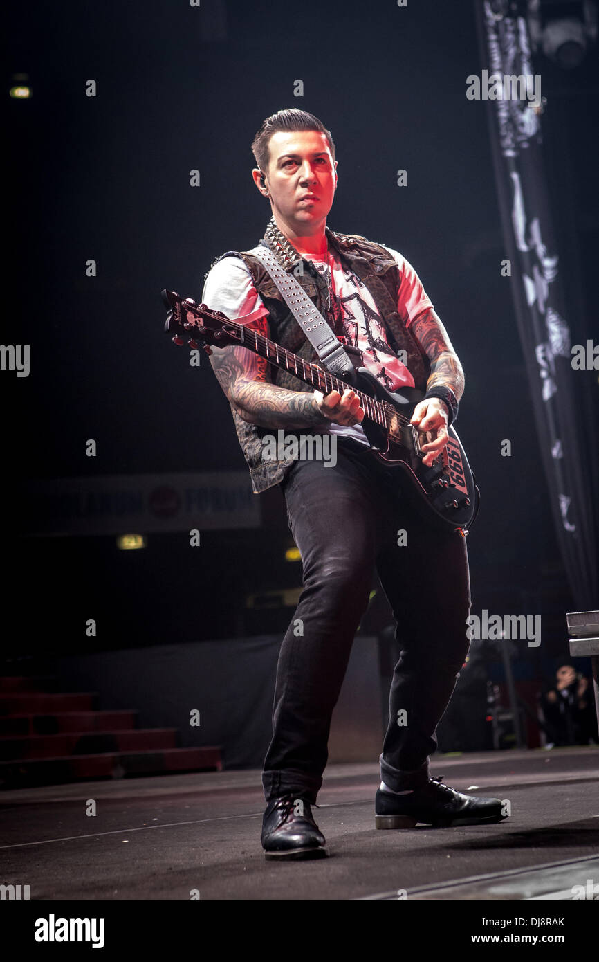 Milan Assago Italie. 23 novembre 2013. Le groupe de rock américain AVENGED SEVENFOLD effectue live au Mediolanum Forum Crédit : Rodolfo Sassano/Alamy Live News Banque D'Images