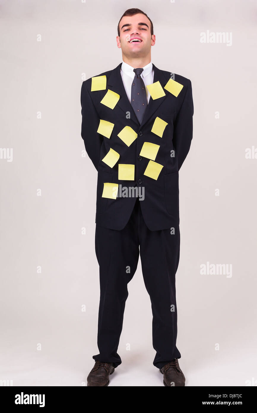 Smiling businessman with sticky notes sur son costume Banque D'Images