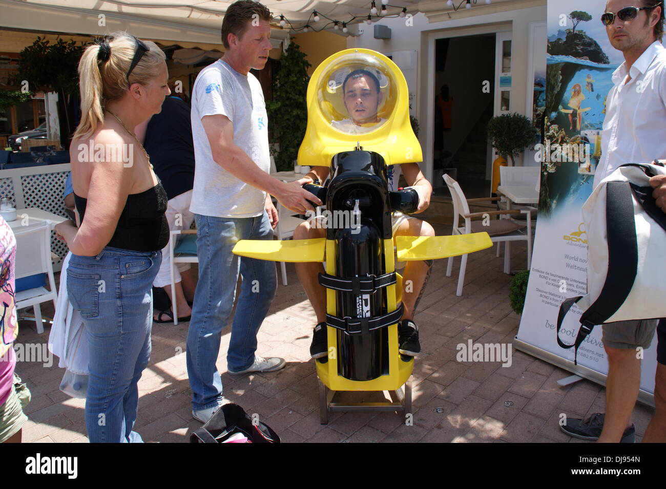 Les tests de plongeurs sous-marin Mini Oneman à Port Andratx. Majorque, Espagne - 10.06.2012 Banque D'Images