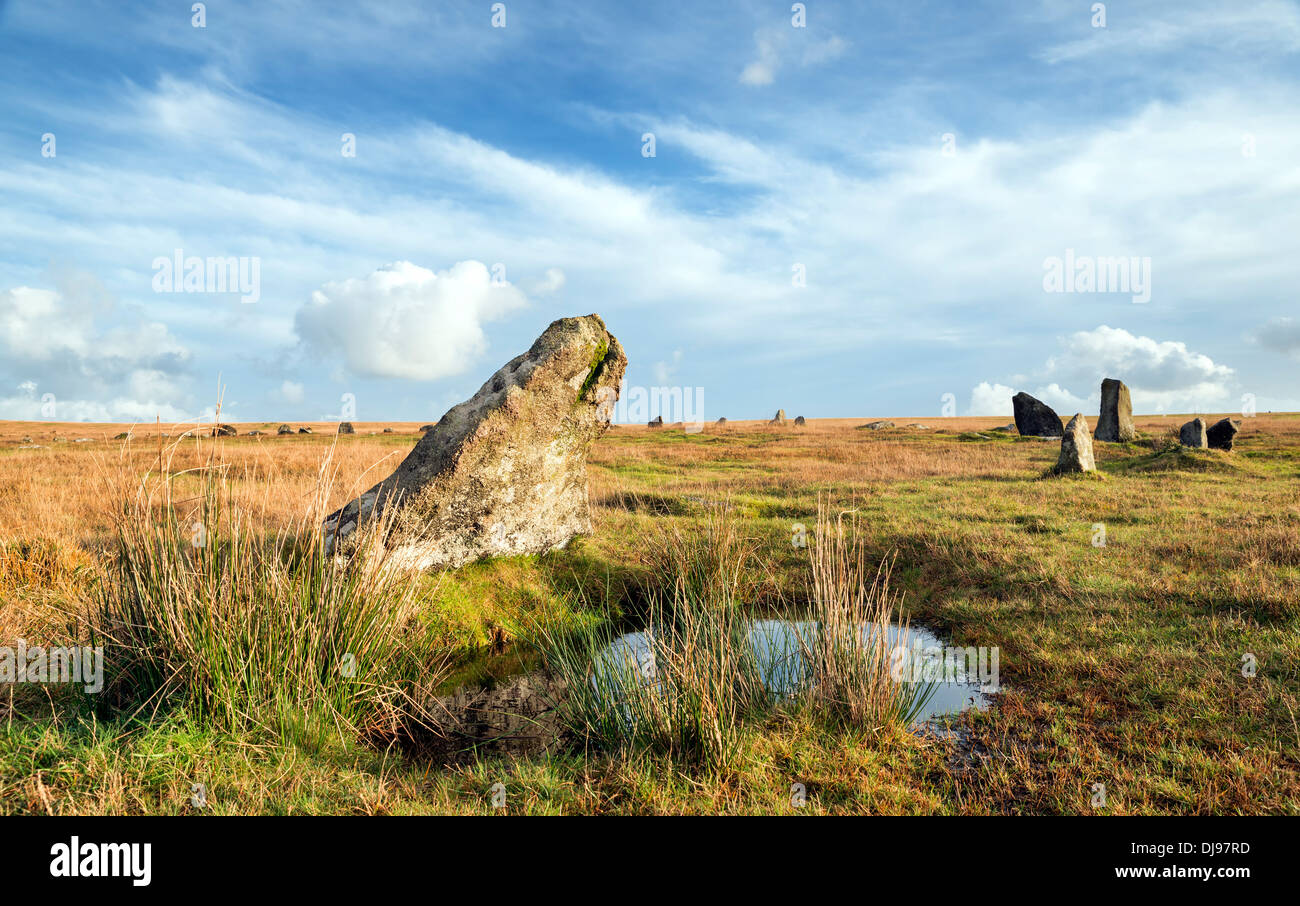 Comité permanent des pierres sur le cercle de pierre Stannon rugueux ci-dessous Tor sur Bodmin Moor en Cornouailles Banque D'Images