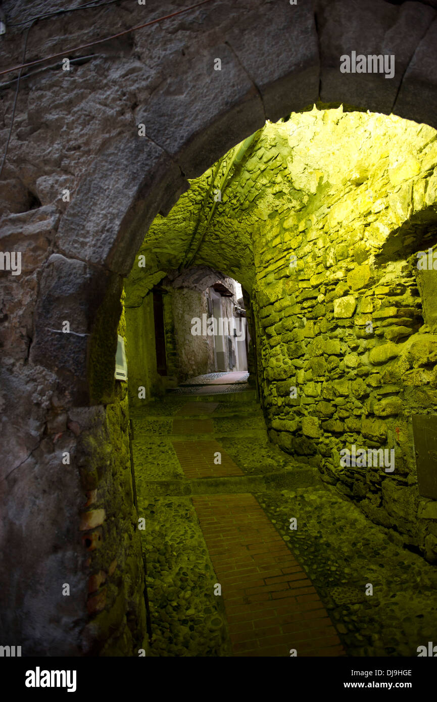 Europe Italie Ligurie Dolceacqua Moyen-Âge Val Nervia personne ne voyage à l'extérieur du Château Banque D'Images