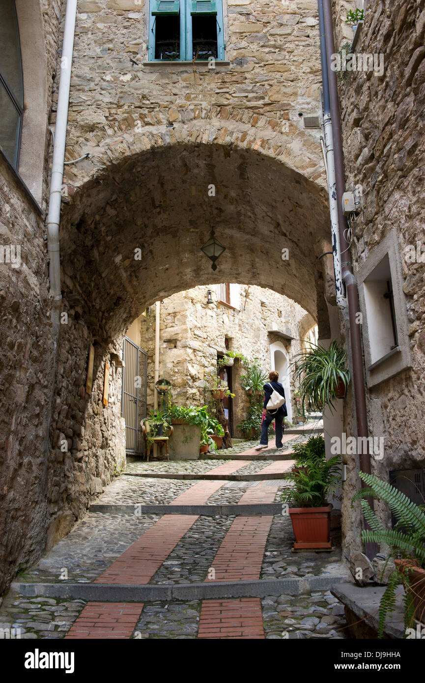 Europe Italie Ligurie Dolceacqua Moyen-Âge Val Nervia personne ne voyage à l'extérieur du Château Banque D'Images