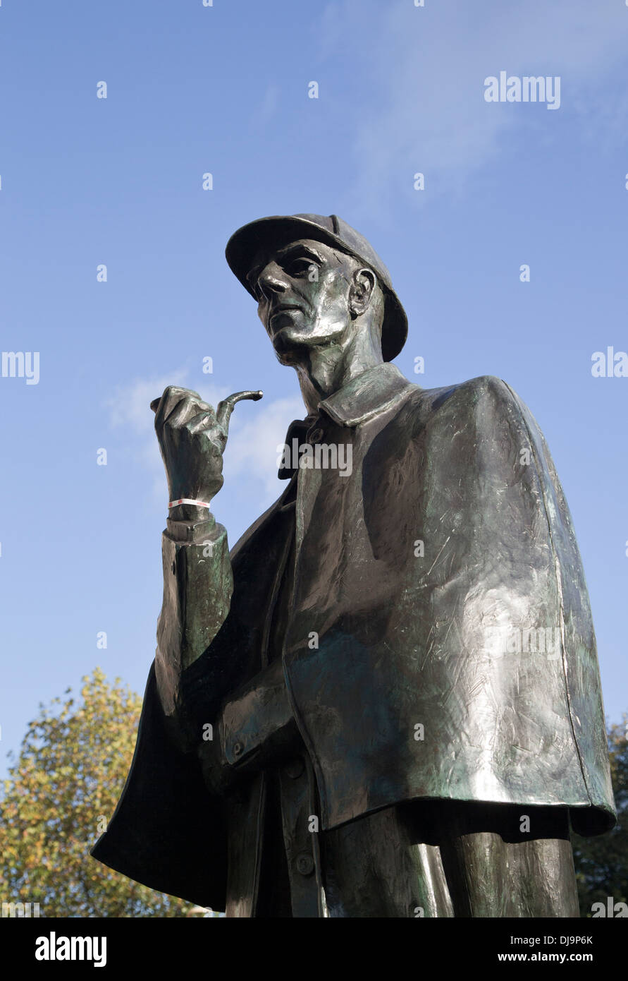 Sherlock Holmes' statue à la station de Baker Street, Marylebone Road, London, England, UK Banque D'Images