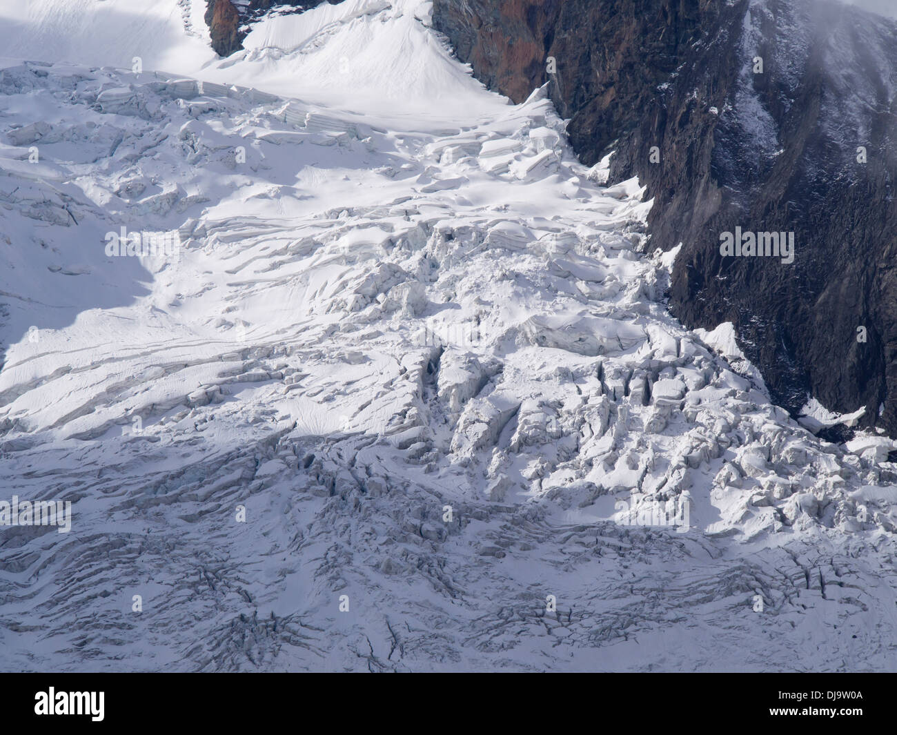 Glacier du Gorner, glaciation alpine, Gornergletscher, près de Zermatt en Suisse, crevasses sur une section raide Banque D'Images