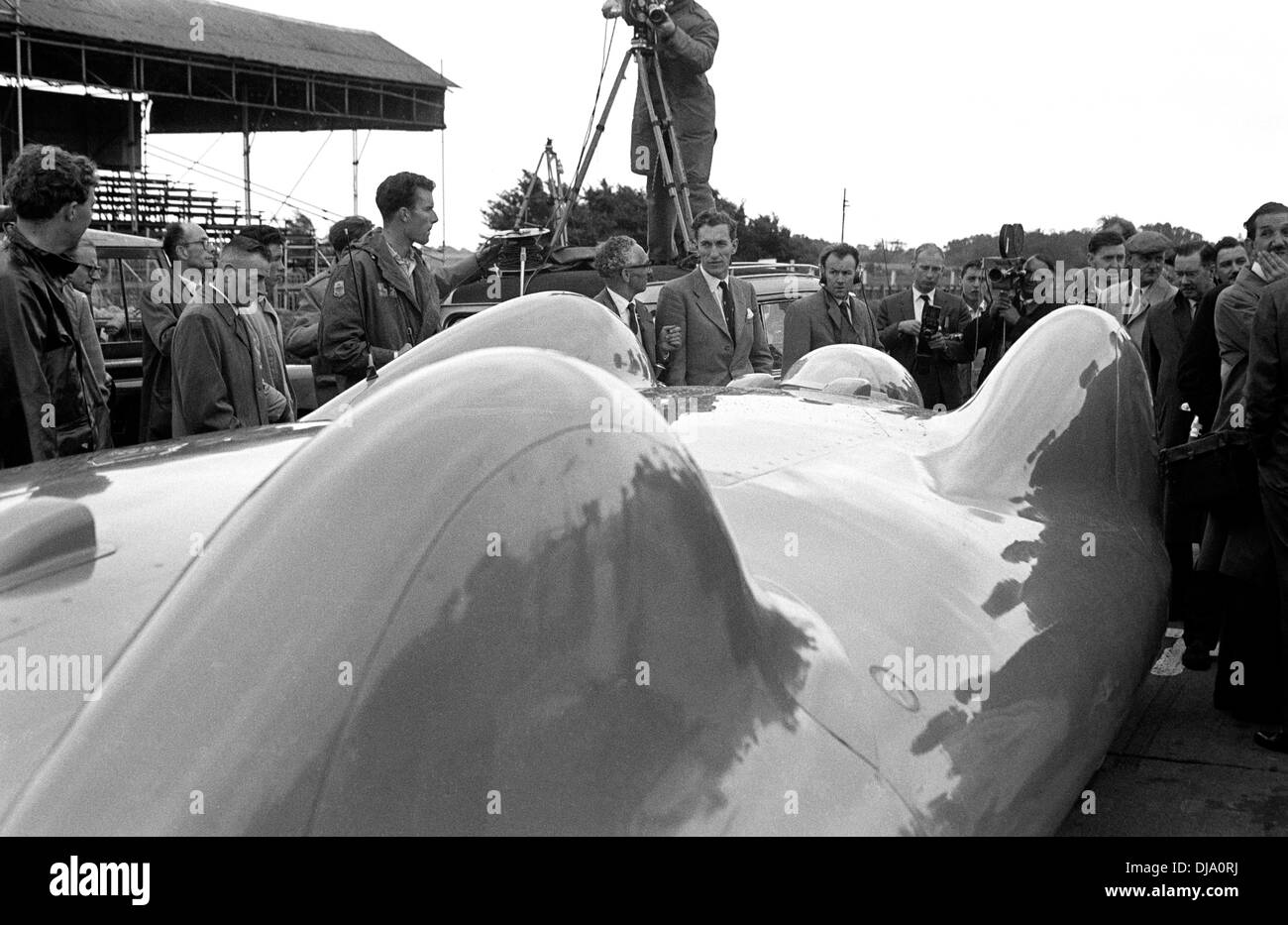 Donald Campbell's Land Speed Record sur Bluebird voiture test public à Goodwood, en Angleterre le lundi de Pâques 1960. Banque D'Images