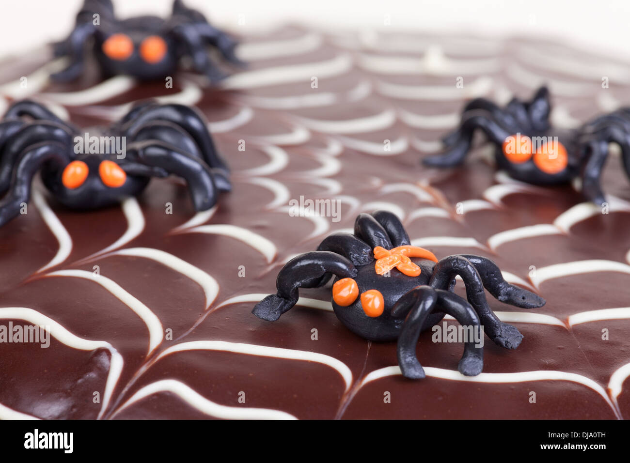 Web Halloween gâteau avec les araignées Banque D'Images