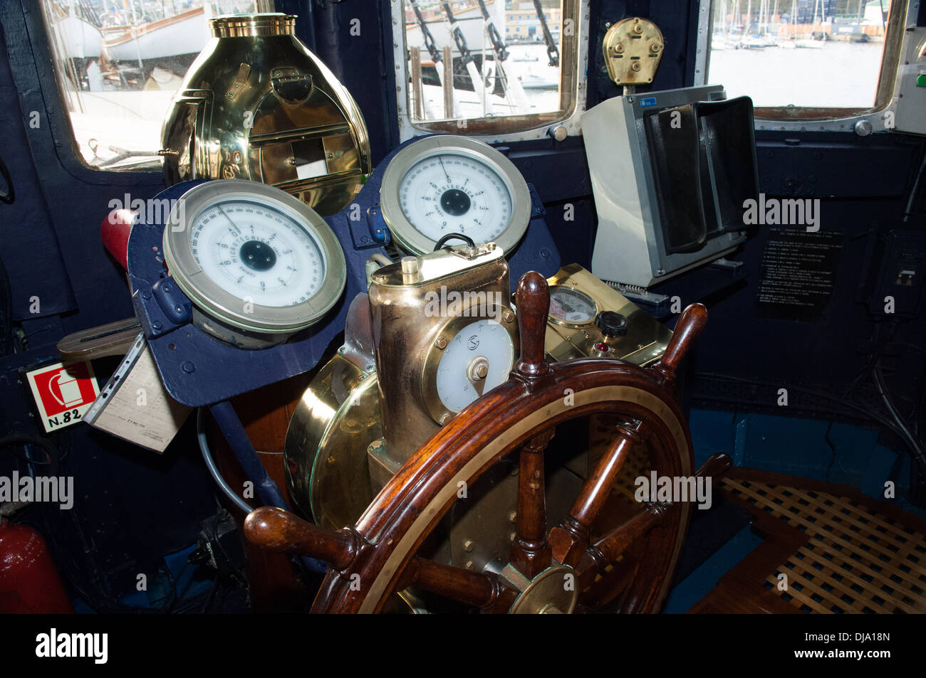 L'Europe, Italie, Ligurie, La Spezia, navire, Amerigo Vespucci, gréement, cockpit, du gouvernail et des instruments de navigation Banque D'Images