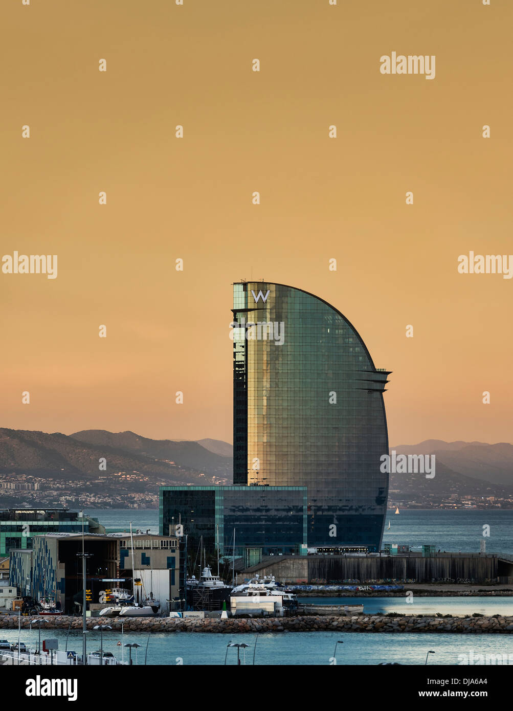 Hôtel W ou l'hôtel Vela par l'architecte Ricardo Bofill, Barcelone, Espagne Banque D'Images