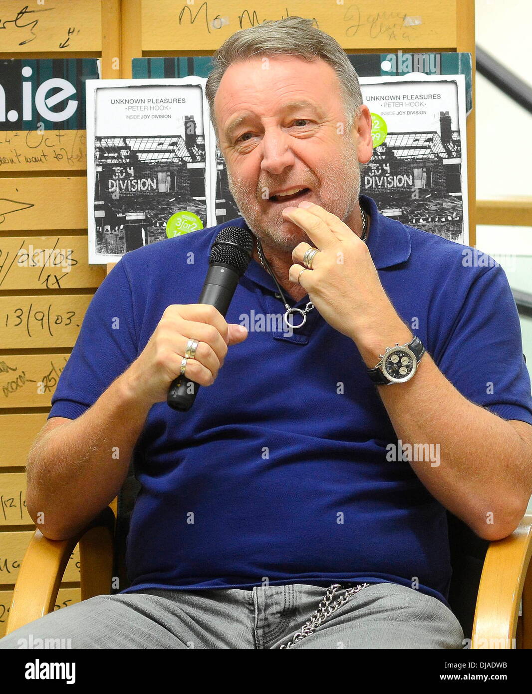Peter Hook fait la promotion de son nouveau livre 'Unknown Pleasures : Joy Division à l'intérieur' à Eason Dublin, Irlande - 08.10.12. Banque D'Images