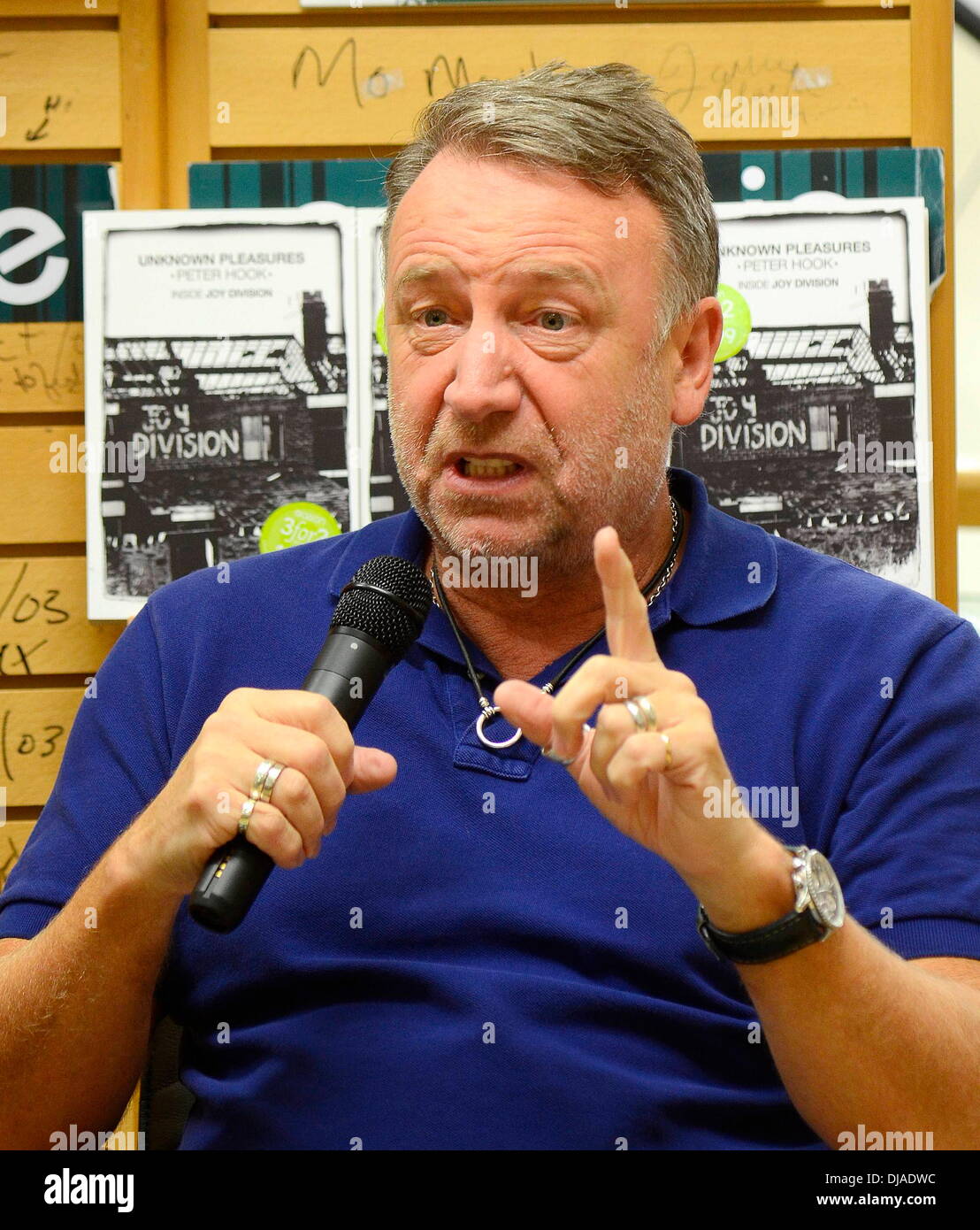 Peter Hook fait la promotion de son nouveau livre 'Unknown Pleasures : Joy Division à l'intérieur' à Eason Dublin, Irlande - 08.10.12. Banque D'Images