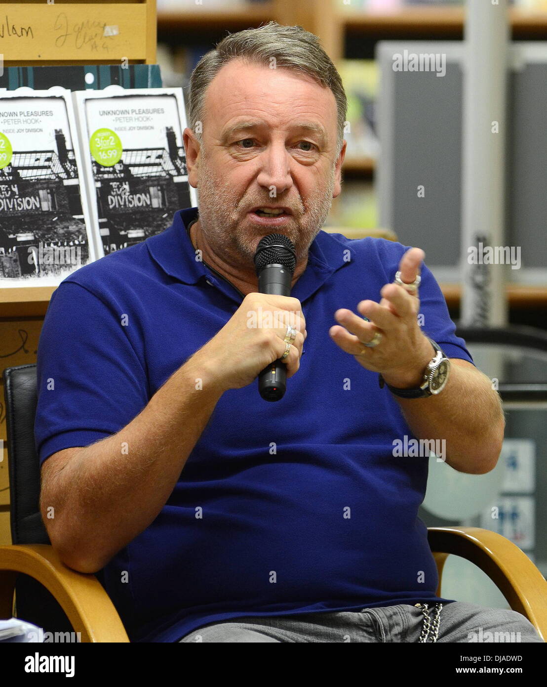 Peter Hook fait la promotion de son nouveau livre 'Unknown Pleasures : Joy Division à l'intérieur' à Eason avec : Peter Hook Où : Dublin, Irlande Quand : 10 août 2012 Banque D'Images