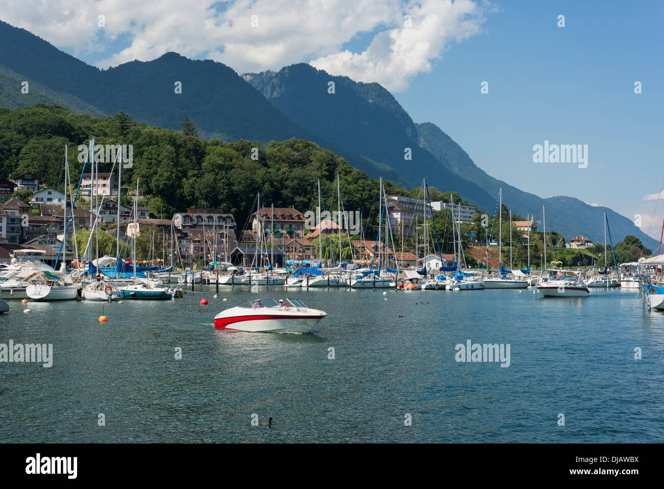 Bateaux dans le port de plaisance, Le Bouveret, Port-Valais, Valais, Suisse  Photo Stock - Alamy