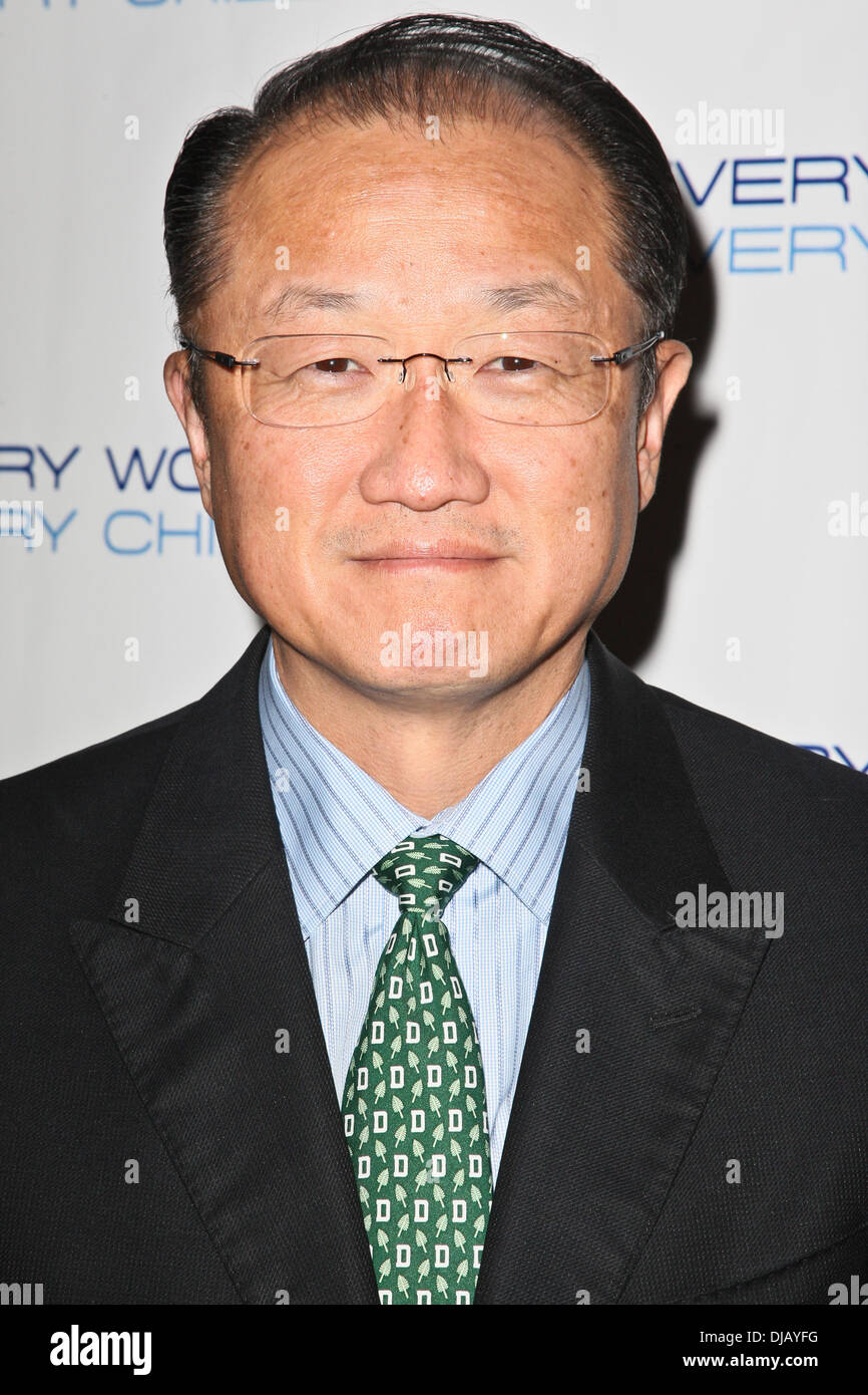 Jim Yong Kim United Nations chaque femme, chaque enfant Le dîner 2012 tenu au Musée d'Art Moderne de Midtown, Manhattan. Arrivées - New York City, USA - 24.09.12 Banque D'Images