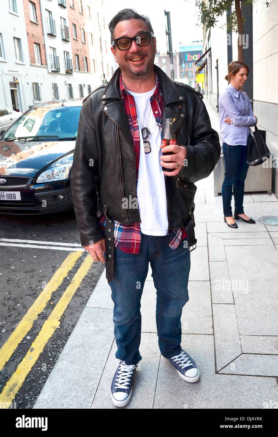 Les Fun Lovin' Criminals frontman Huey Morgan repéré en bénéficiant d'un Dublin Dublin, Irlande Coke - 26.09.12. Banque D'Images
