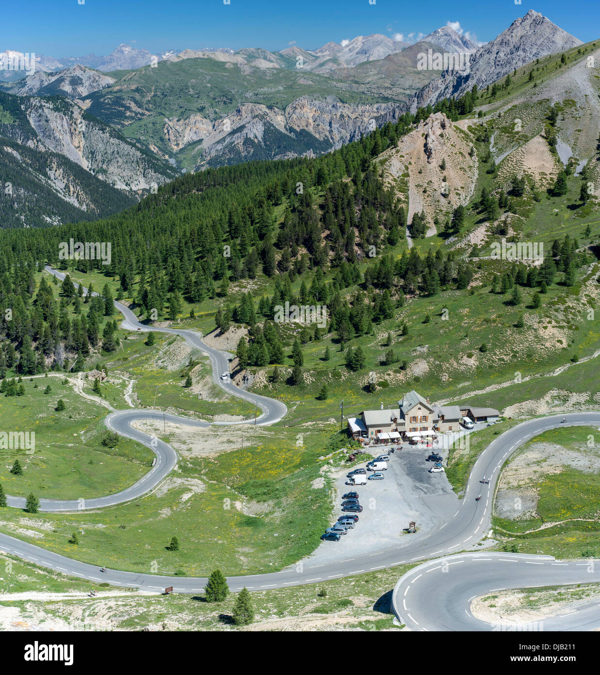 Route des Grandes Alpes route de montagne à refuge Napoléon, Cervières, Provence-Alpes-Côte d'Azur, France Banque D'Images
