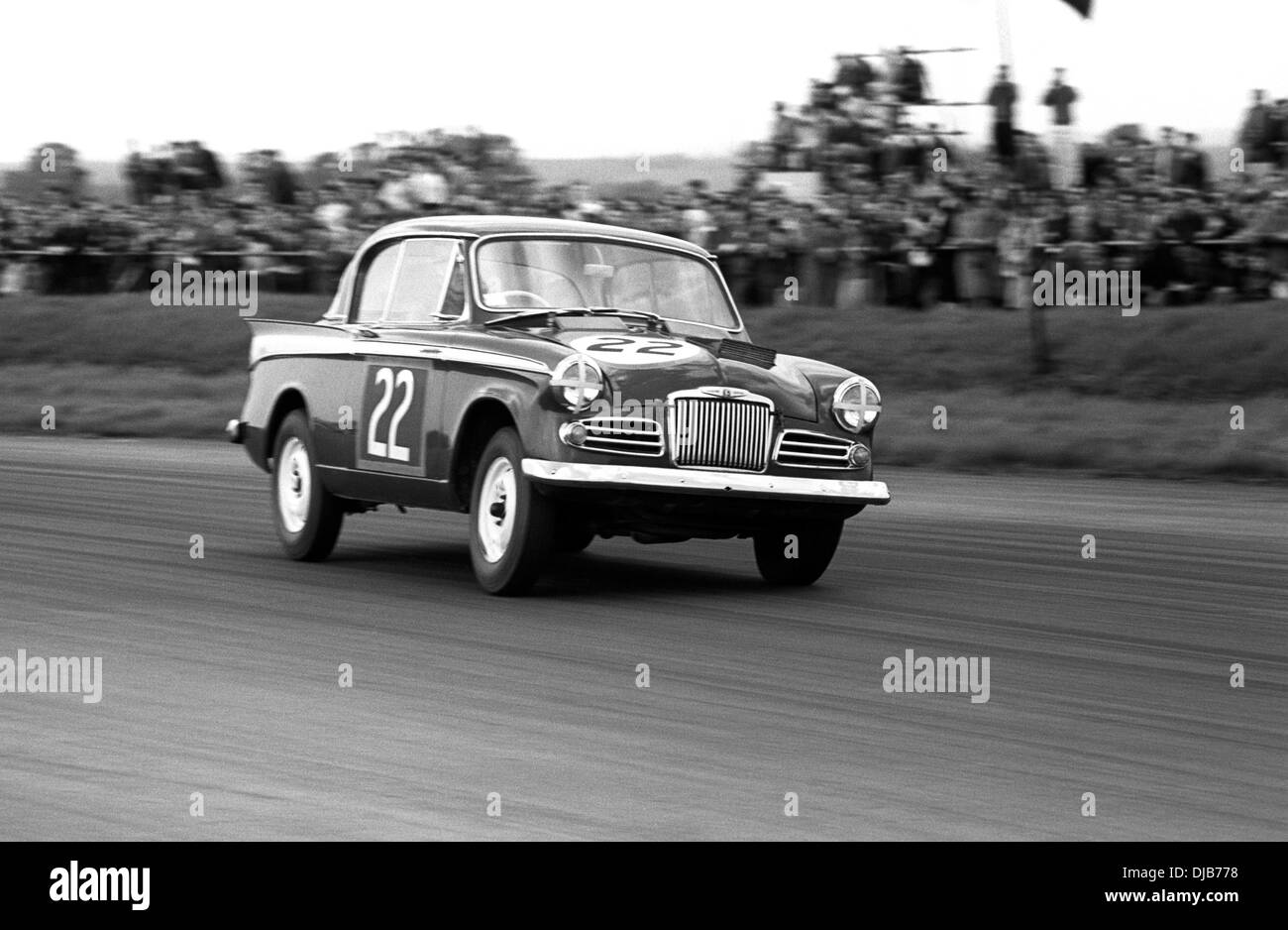 Sunbeam Rapier dans le saloon car race XII CBRD International Trophy, Silverstone, en Angleterre, 22 avril 1960. Banque D'Images