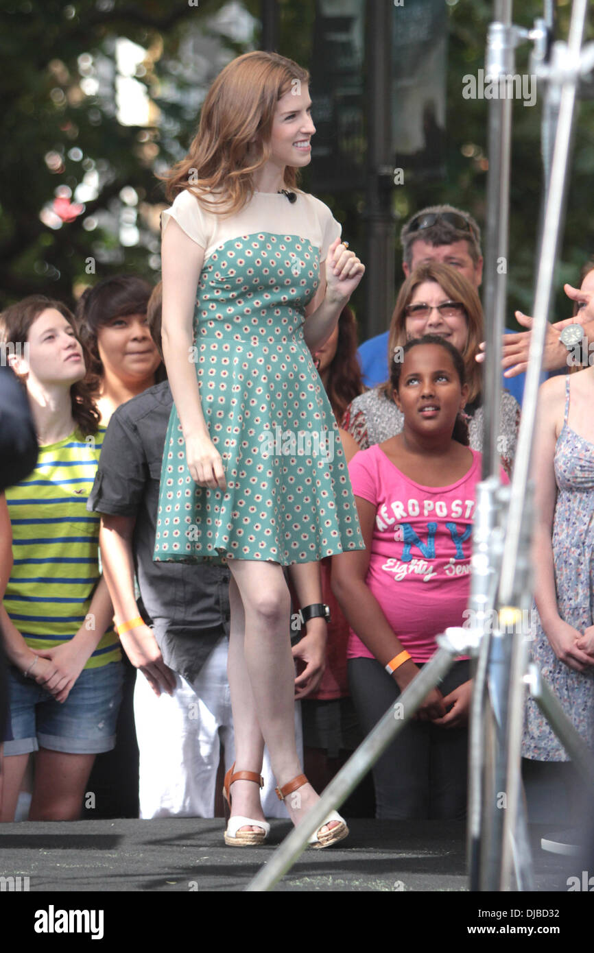 Anna Kendrick apparaît sur "Extra" du Grove Los Angeles, Californie - 17.09.12 Banque D'Images