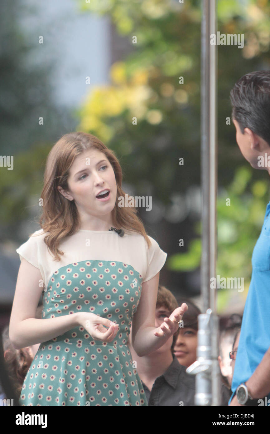 Anna Kendrick apparaît sur "Extra" du Grove Los Angeles, Californie - 17.09.12 Banque D'Images
