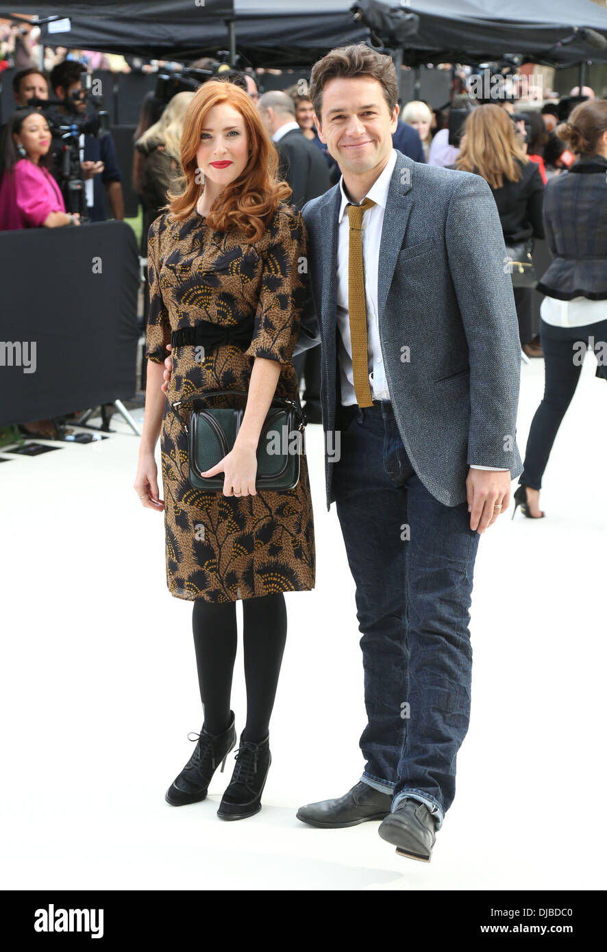 Rosalie Craig et Julian Ovenden London Fashion Week Spring/Summer 2013 - Arrivées - Burberry London, England - 17.09.12 Banque D'Images