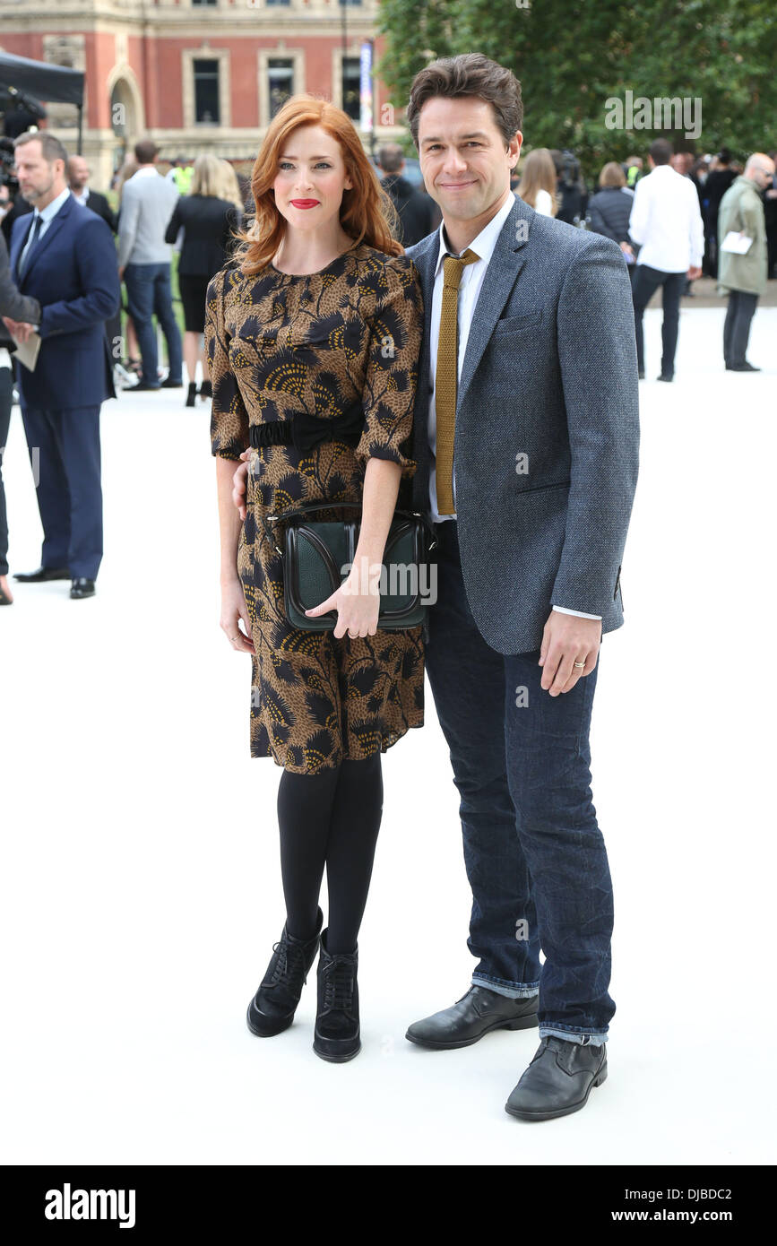 Rosalie Craig et Julian Ovenden London Fashion Week Spring/Summer 2013 - Arrivées - Burberry London, England - 17.09.12 Banque D'Images