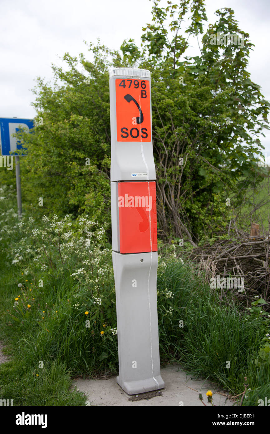 Panne de voiture SOS téléphone d'assistance routière d'urgence Banque D'Images