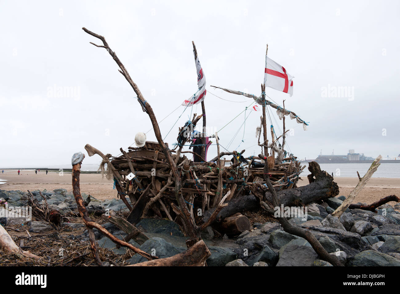 Le bateau pirate construit à partir de bois flotté Driftwood Beach Banque D'Images