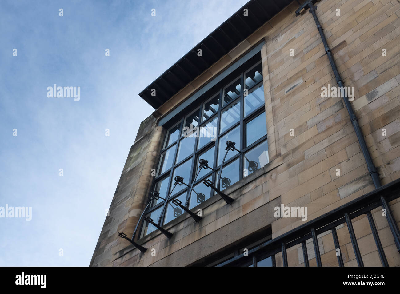 Fenêtre façade avant emblématique de la Glasgow School of Art. Banque D'Images