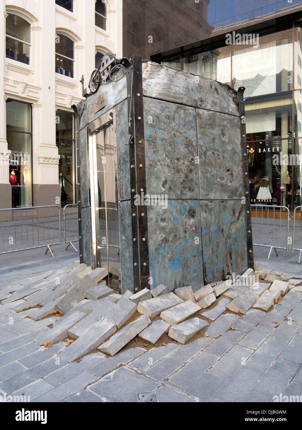 Ascenseur ascenseur en panne car l'art public Liftcar Banque D'Images