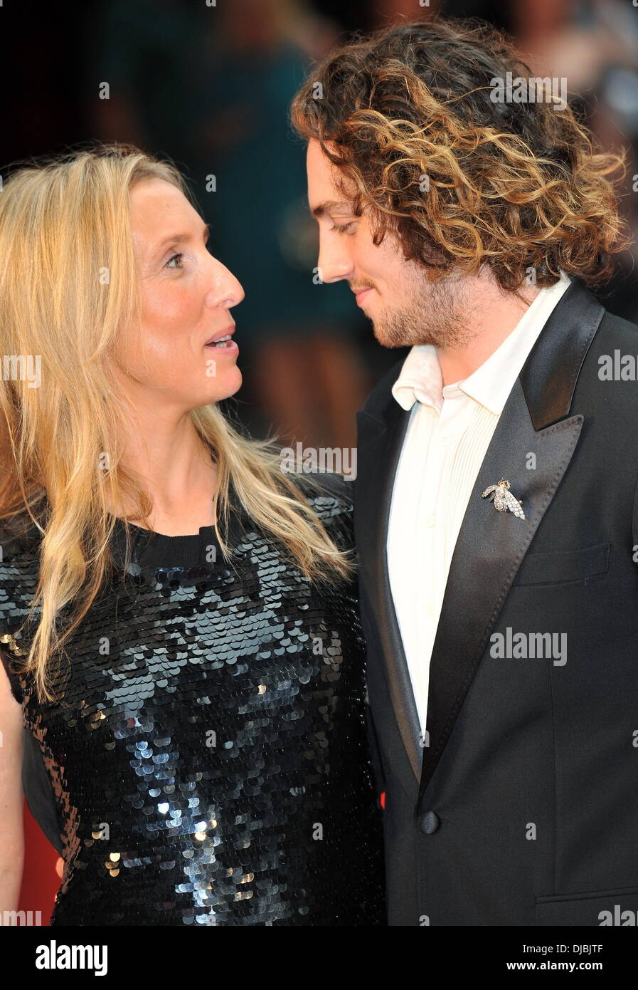 Aaron Taylor-Johnson et Sam Taylor Johnson La première mondiale d'Anna Karenina tenue à l'Odeon Leicester Square - Arrivées. Londres, Angleterre - 04.09.12 Banque D'Images