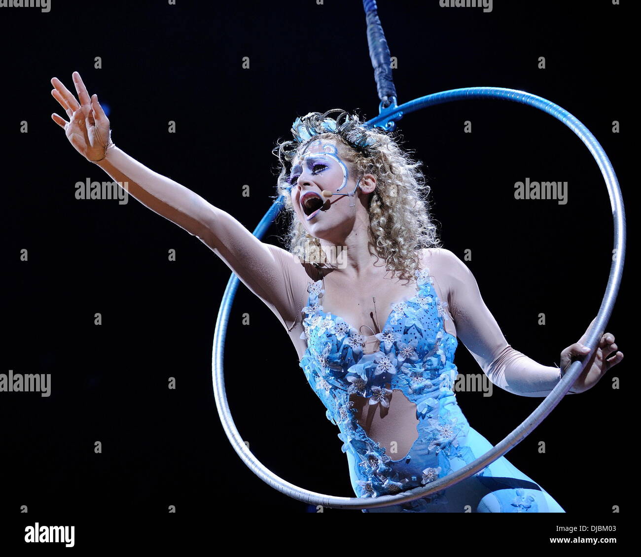 La déesse lune Cirque Du Soleil "Amaluna" répétition générale. Toronto, Canada - 05.09.12 Banque D'Images