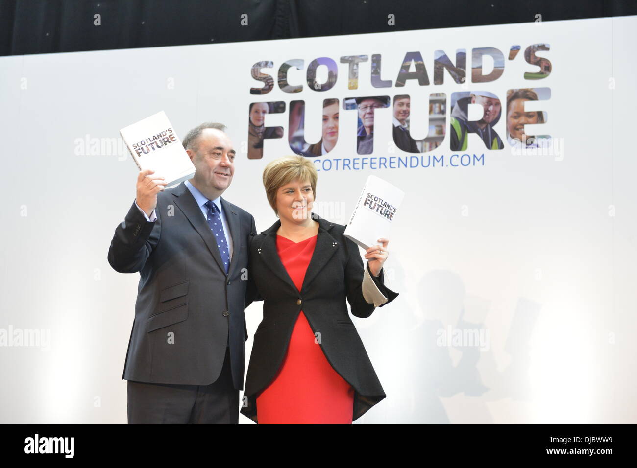 Glasgow, Écosse, GBR - 26 novembre : le premier ministre Alex Salmond et le chef du département du SNP Nicola Sturgeon ont lancé le Livre blanc du gouvernement écossais décrivant leurs projets d'indépendance le mardi 26 novembre 2013 à Glasgow, en Écosse. Un référendum pour décider si l'Écosse doit être un pays indépendant a lieu le 18 septembre 2014. (Photo © David Gordon) Banque D'Images