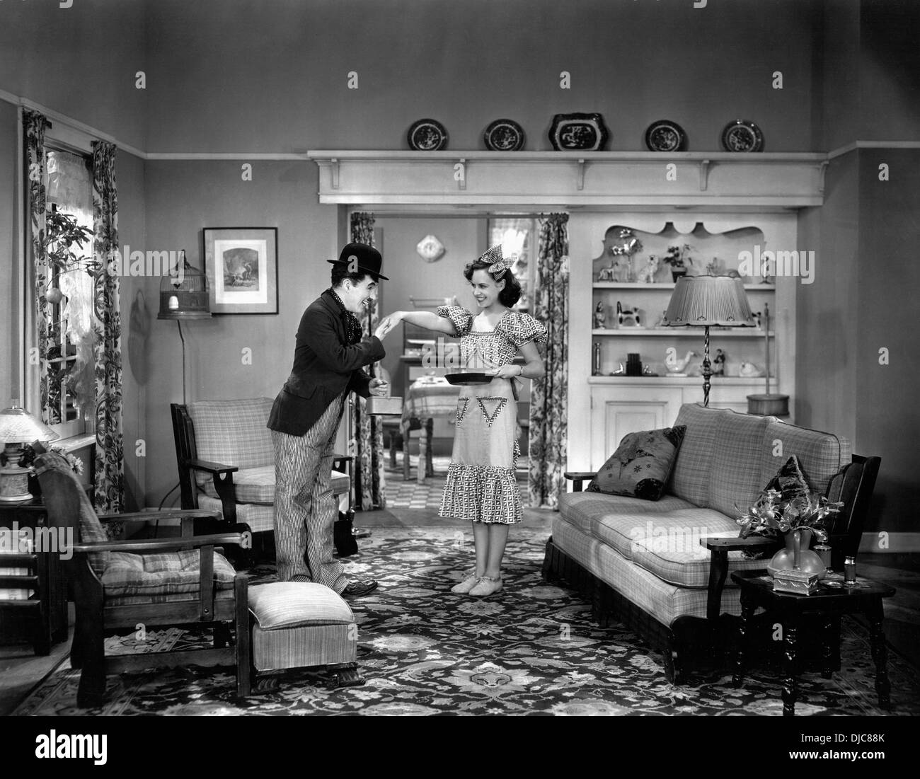 Charlie Chaplin et Paulette Goddard sur-ensemble du film, les temps modernes,  1936 Photo Stock - Alamy